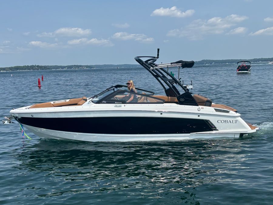 2027 Cobalt R4 Surf