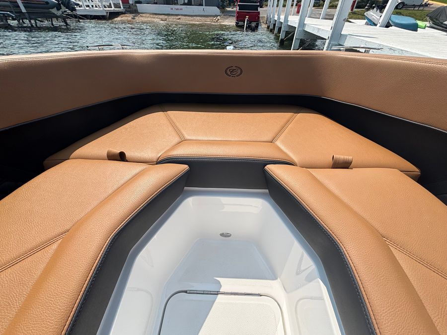 2027 Cobalt R4 Surf, photo 15 of 18