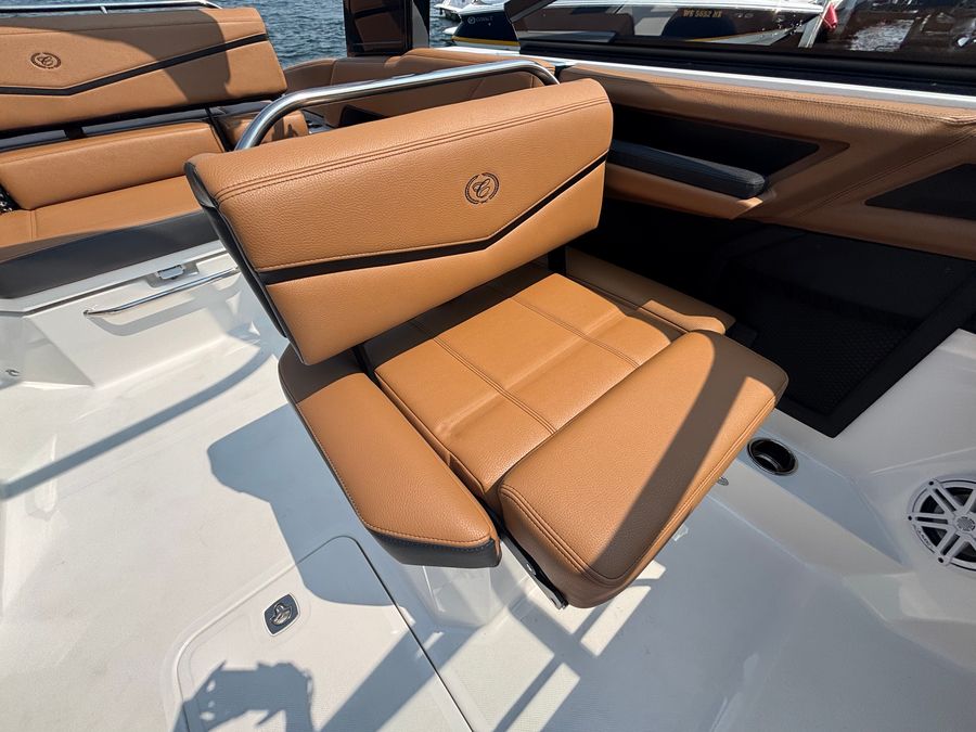 2027 Cobalt R4 Surf, photo 11 of 18