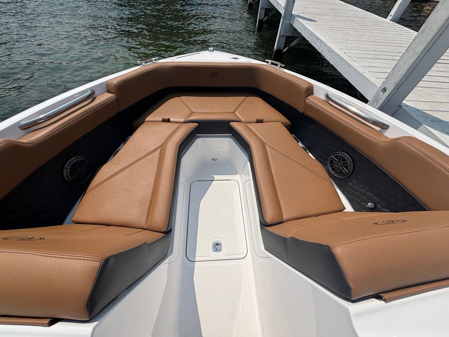2027 Cobalt R4 Surf, photo 13 of 18