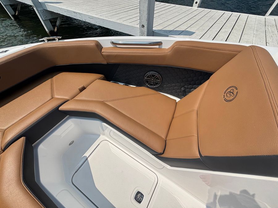 2027 Cobalt R4 Surf, photo 16 of 18