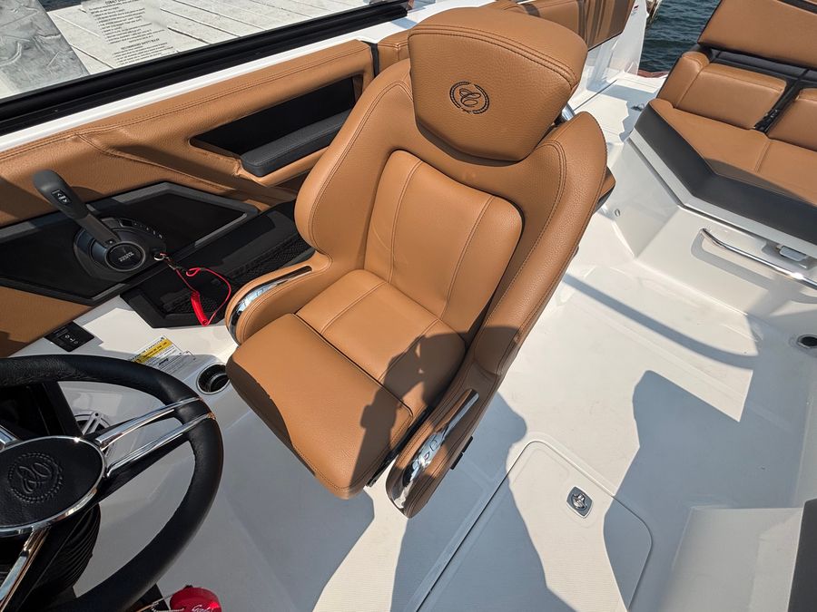 2027 Cobalt R4 Surf, photo 9 of 18