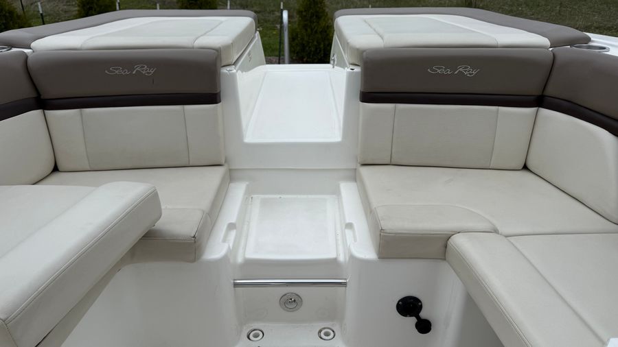 2013 Sea Ray 270SLX, photo 7 of 24