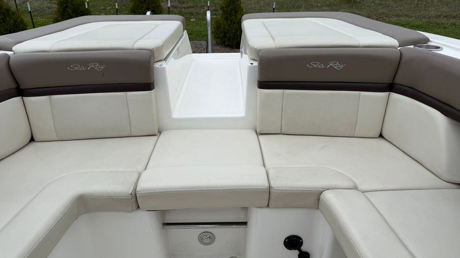 2013 Sea Ray 270SLX, photo 8 of 24