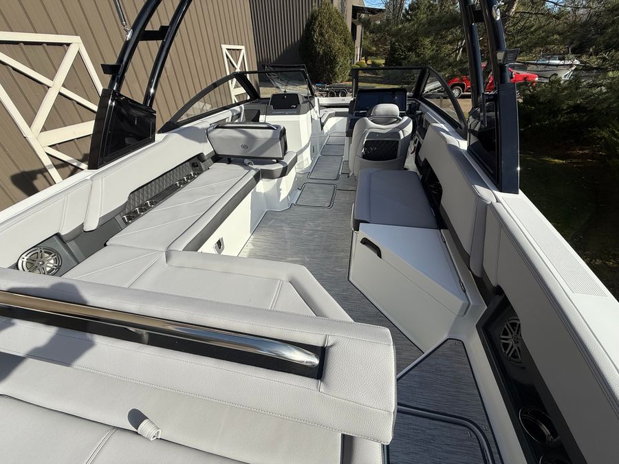 2026 Cobalt R8, photo 5 of 30
