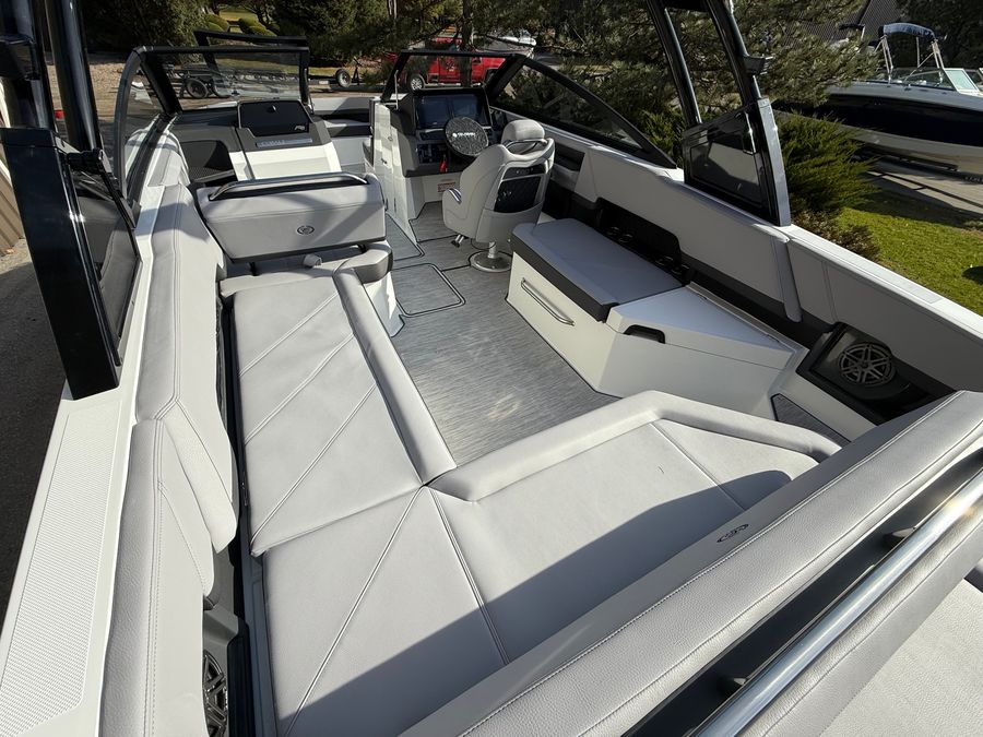 2026 Cobalt R8, photo 4 of 30