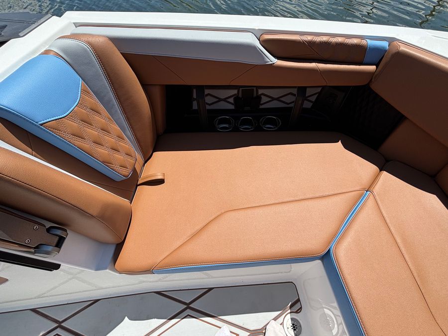 2026 Malibu M230, photo 17 of 22