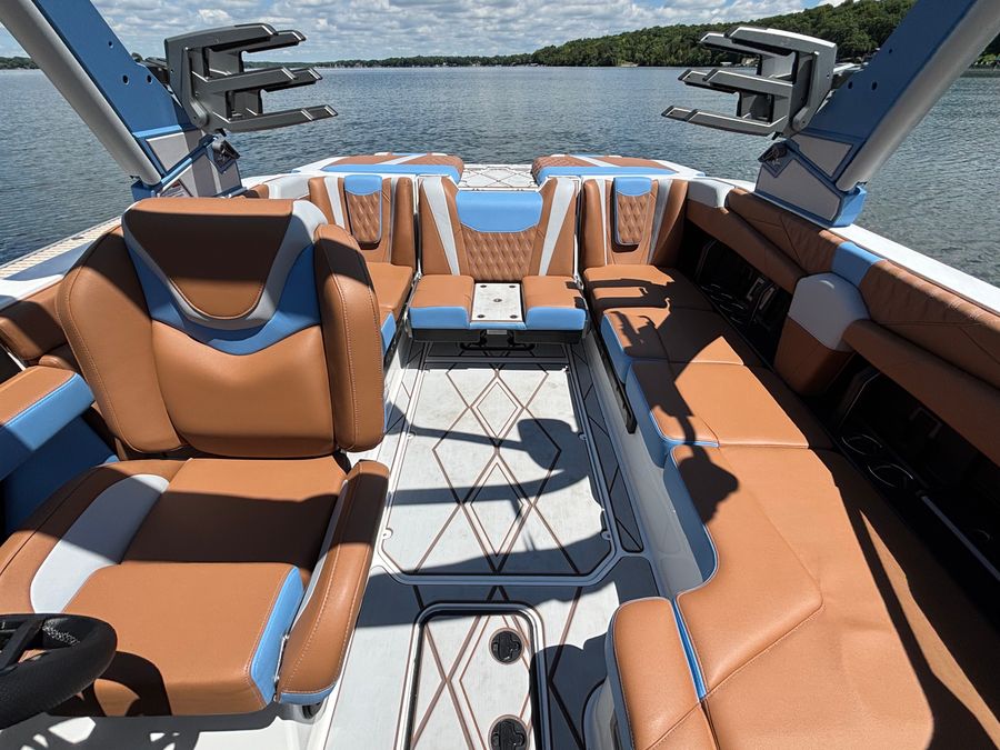 2026 Malibu M230, photo 15 of 22
