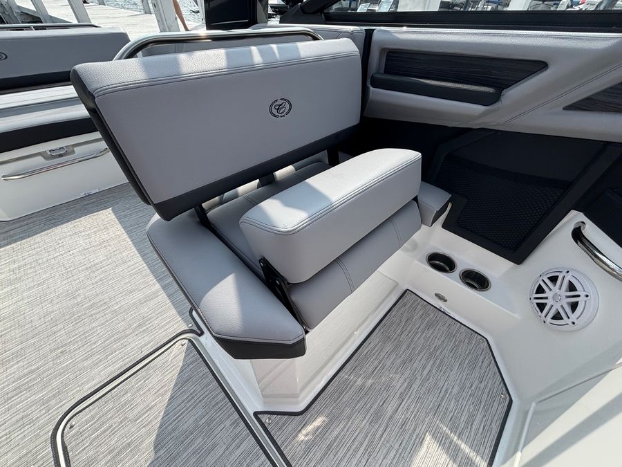 2027 Cobalt R8, photo 12 of 22