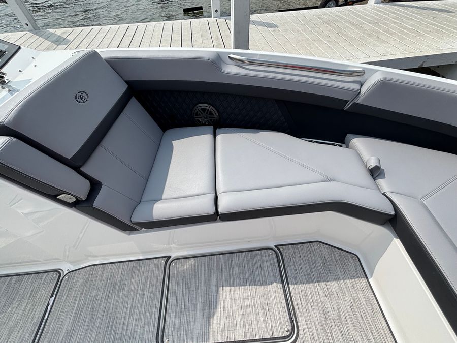 2027 Cobalt R8, photo 17 of 22