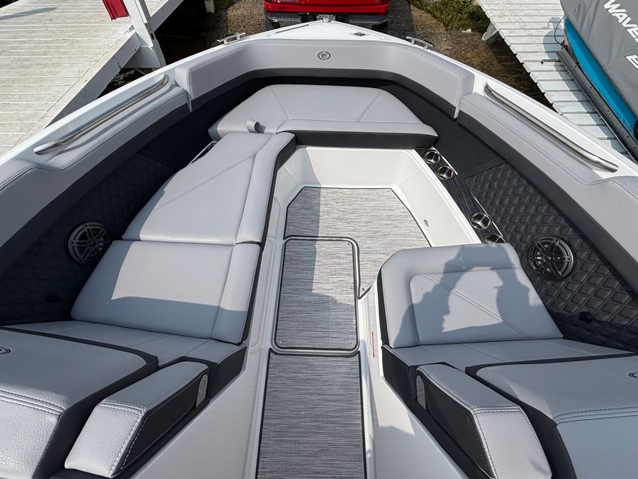 2027 Cobalt R8, photo 15 of 22