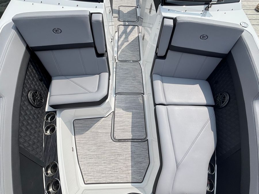 2027 Cobalt R8, photo 19 of 22