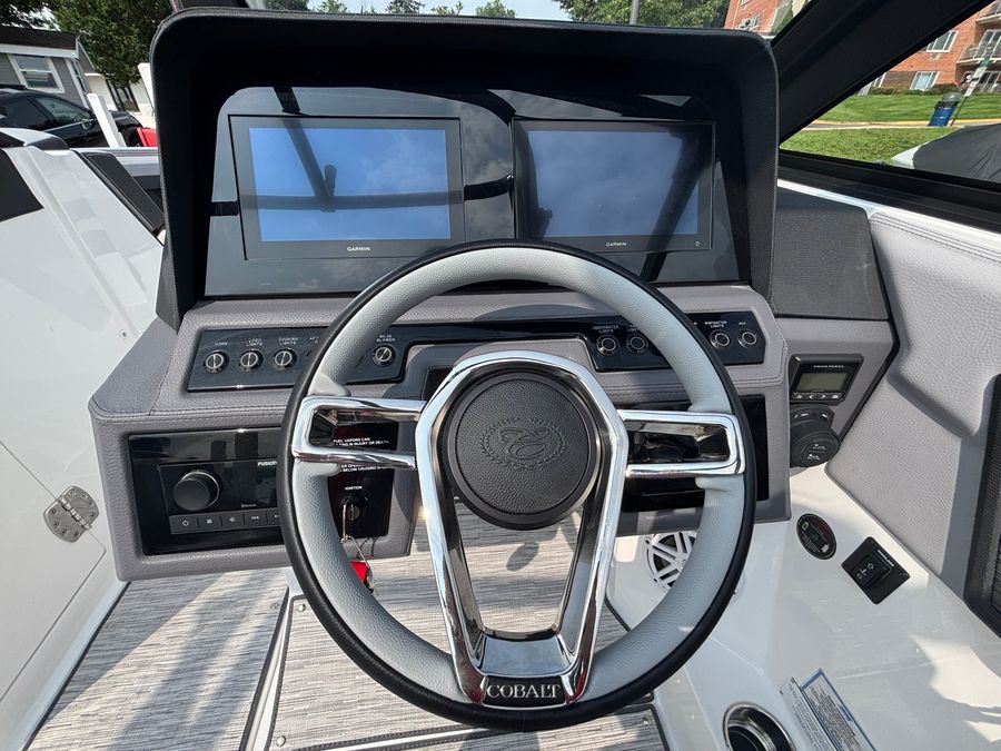 2027 Cobalt R8, photo 10 of 22