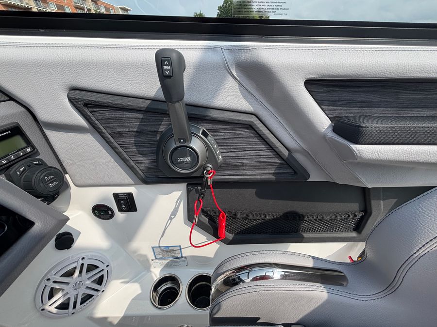 2027 Cobalt R8, photo 9 of 22