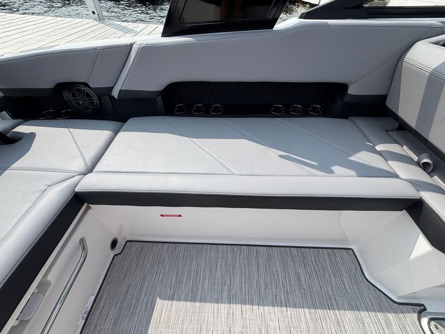 2027 Cobalt R8, photo 5 of 22