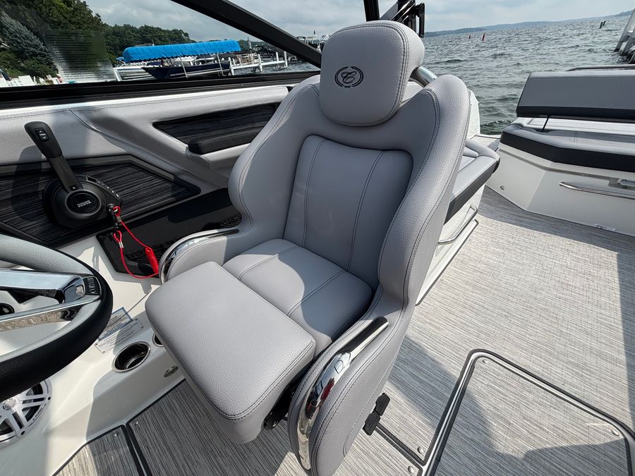 2027 Cobalt R8, photo 8 of 22