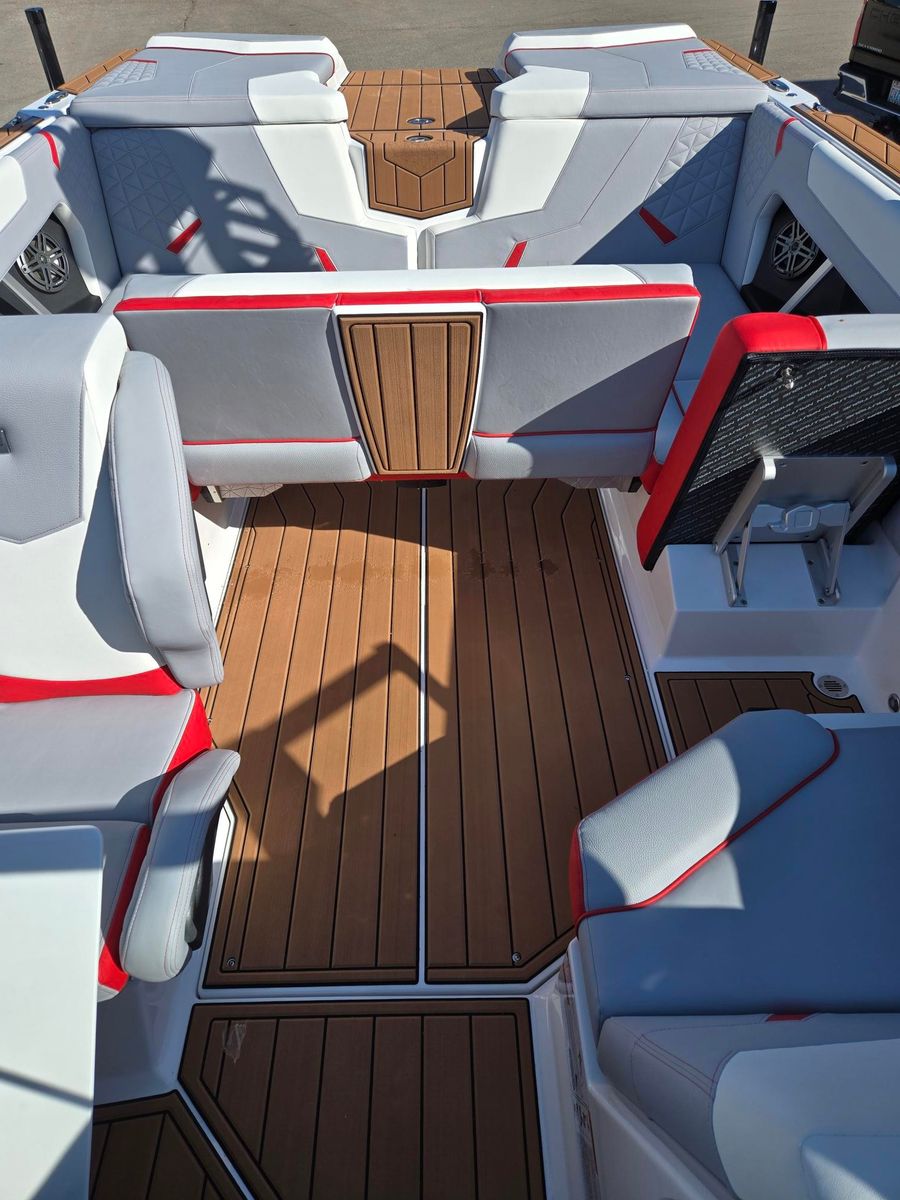 2025 Nautique GS22, photo 18 of 26