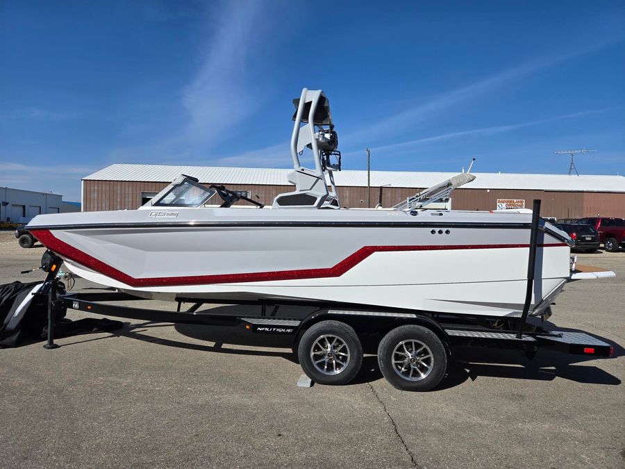 2025 Nautique GS22, photo 2 of 26