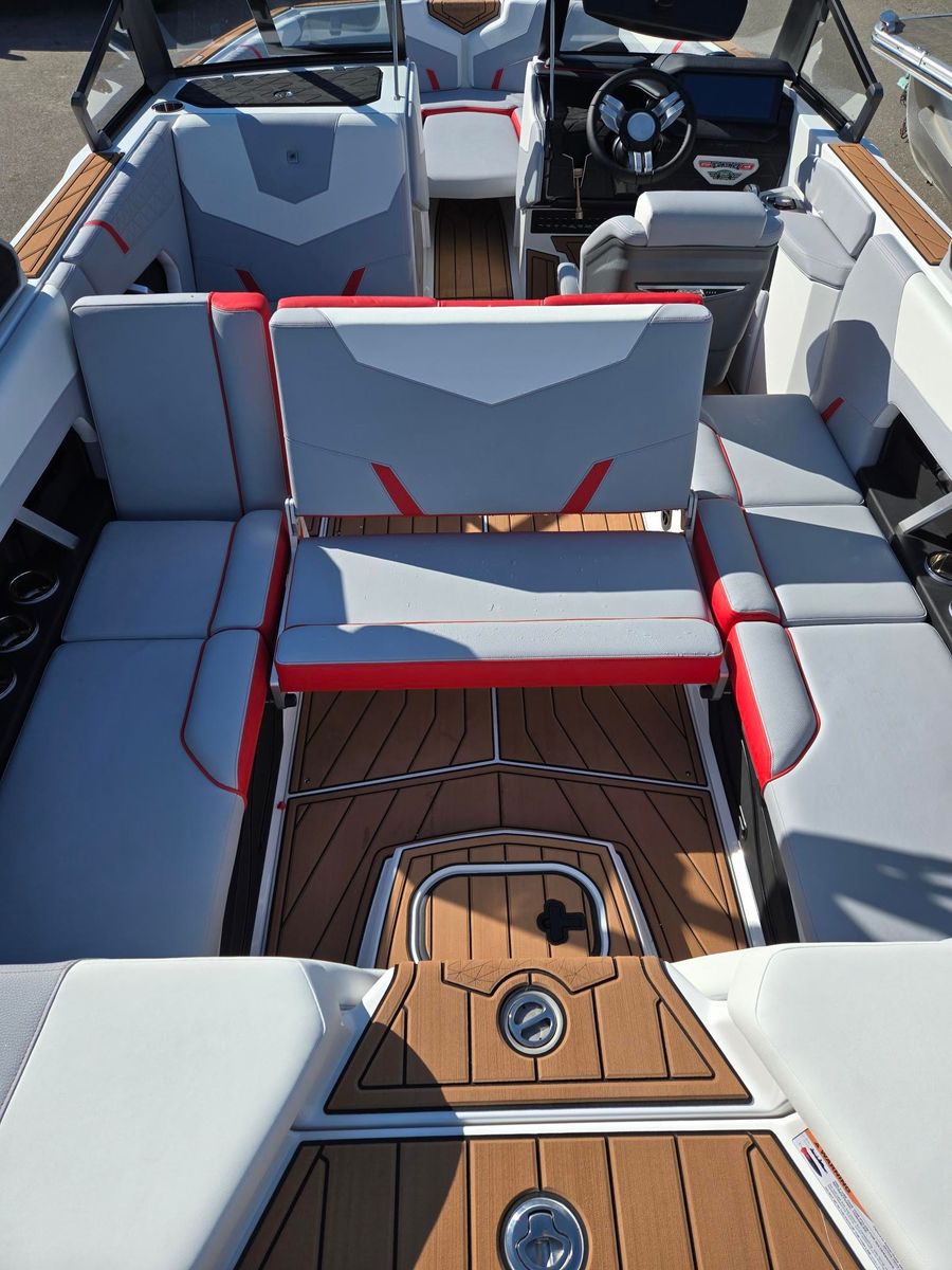 2025 Nautique GS22, photo 13 of 26