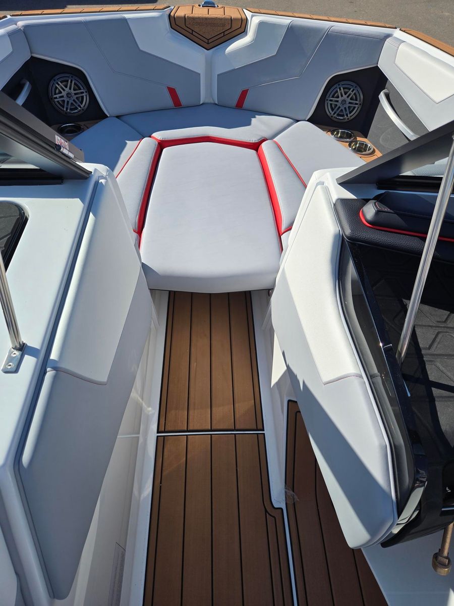 2025 Nautique GS22, photo 7 of 26
