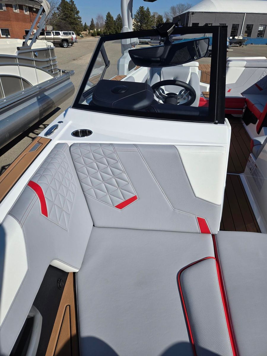 2025 Nautique GS22, photo 8 of 26