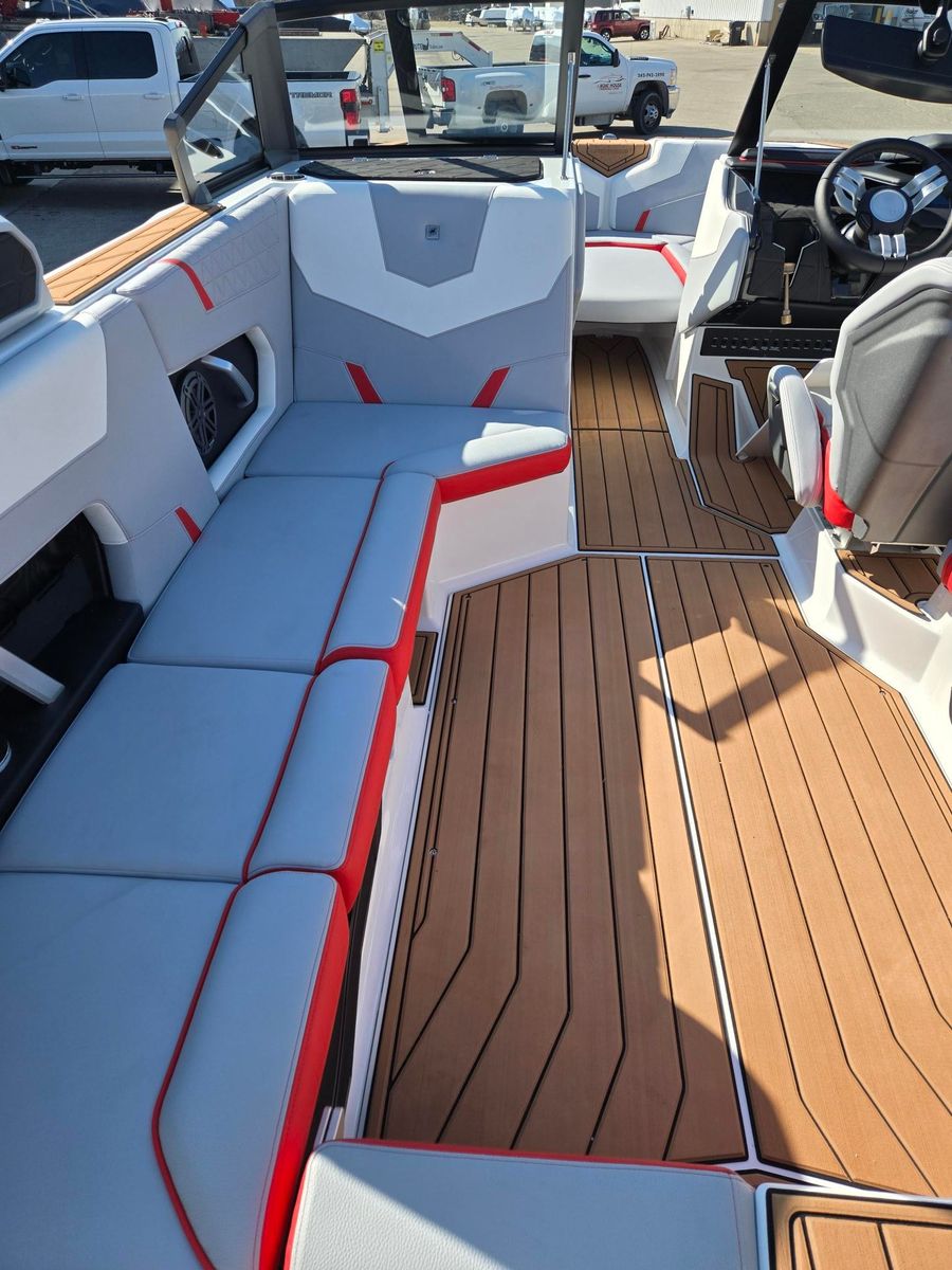2025 Nautique GS22, photo 11 of 26