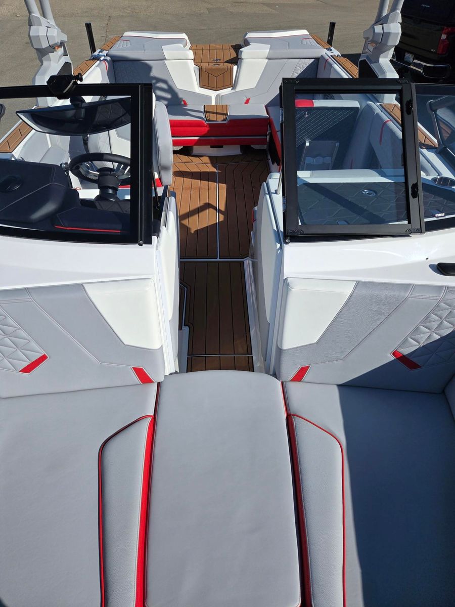 2025 Nautique GS22, photo 10 of 26