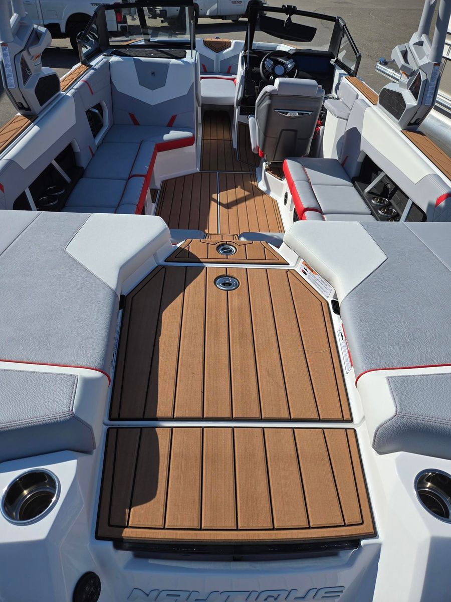 2025 Nautique GS22, photo 16 of 26