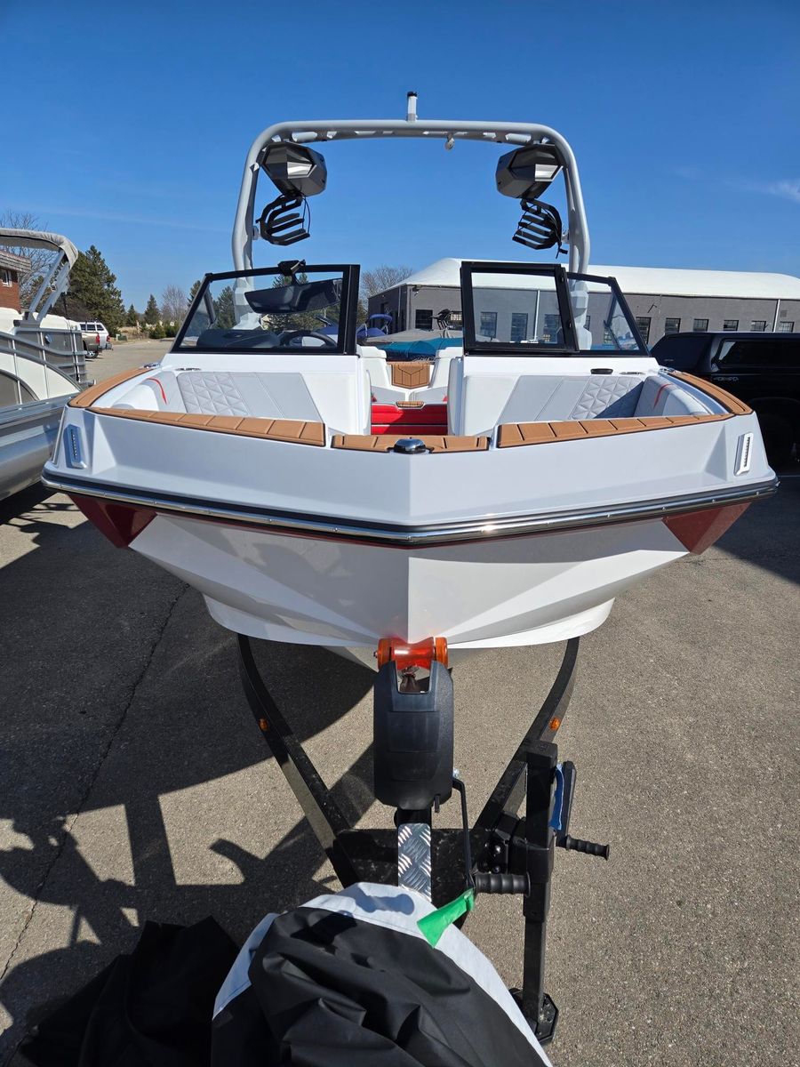 2025 Nautique GS22, photo 5 of 26