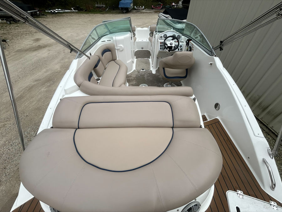 2013 Hurricane SunDeck 2200 DC IO, photo 4 of 14