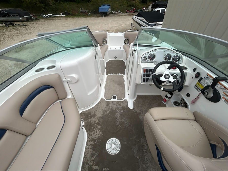 2013 Hurricane SunDeck 2200 DC IO, photo 5 of 14
