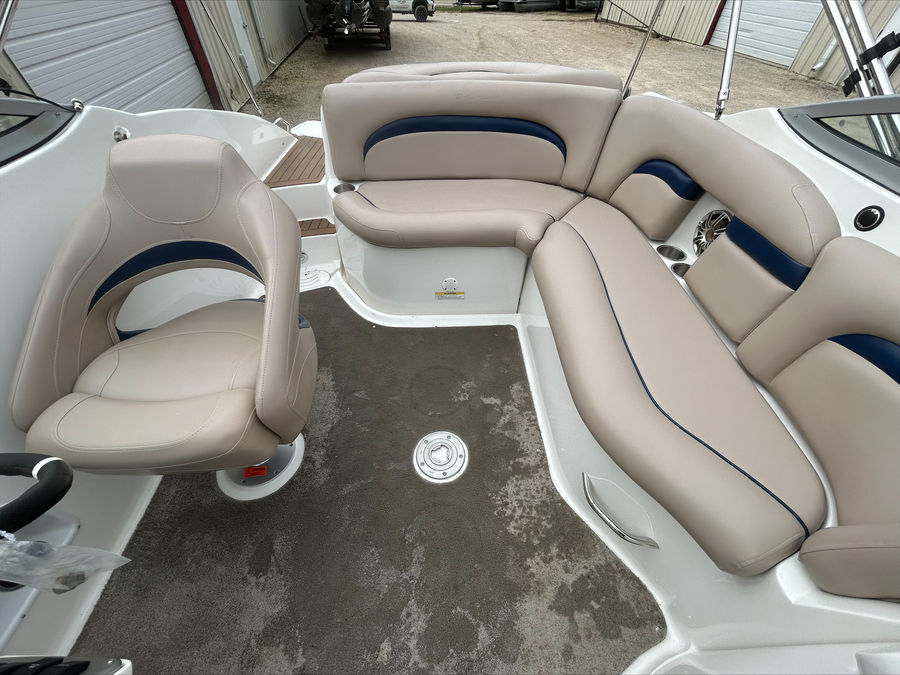 2013 Hurricane SunDeck 2200 DC IO, photo 7 of 14