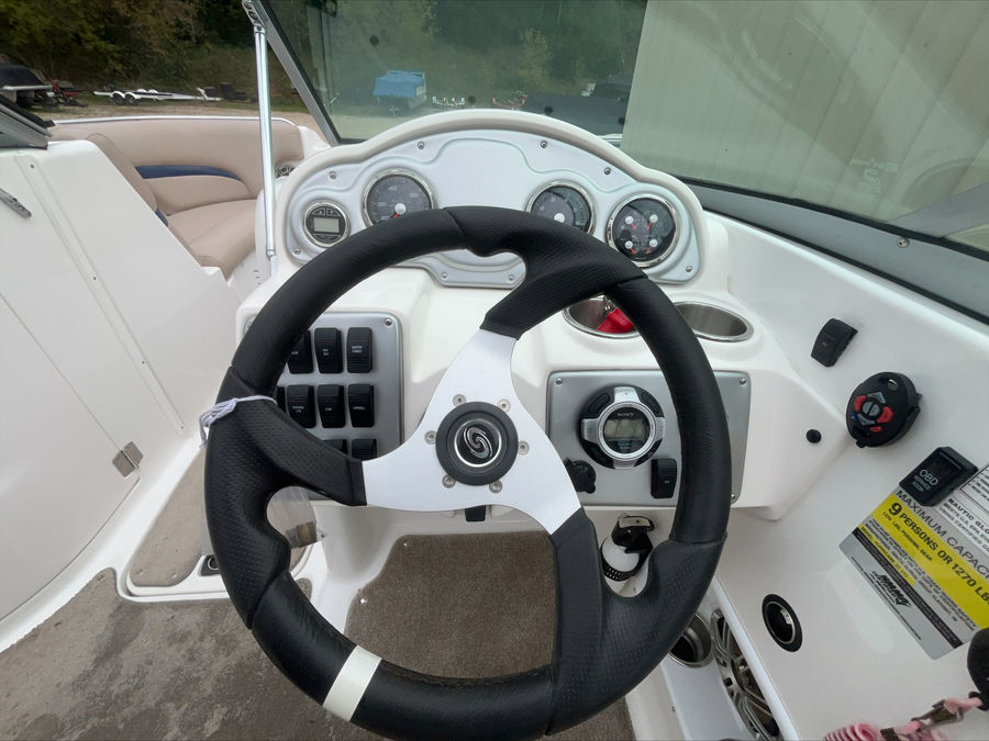 2013 Hurricane SunDeck 2200 DC IO, photo 10 of 14