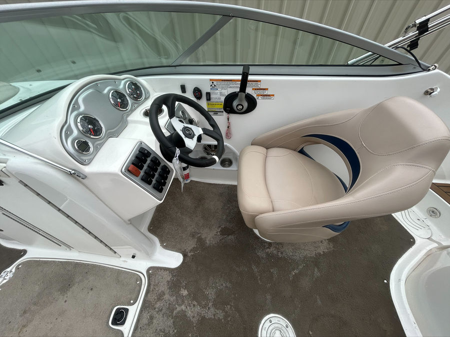 2013 Hurricane SunDeck 2200 DC IO, photo 9 of 14