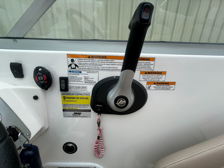 2013 Hurricane SunDeck 2200 DC IO, photo 11 of 14