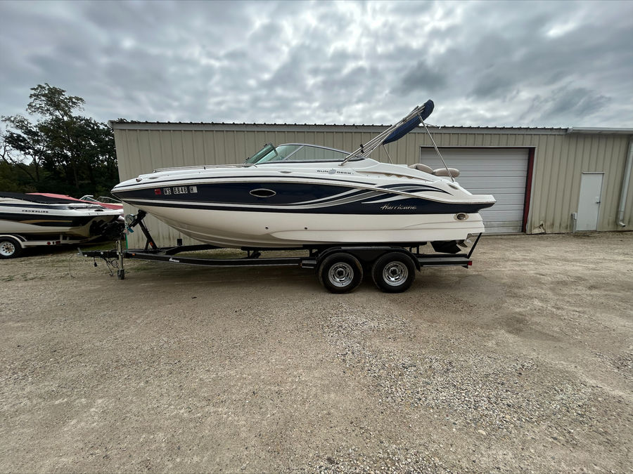 2013 Hurricane SunDeck 2200 DC IO