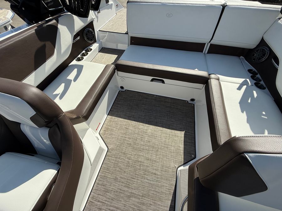 2025 Cobalt CS23 Surf, photo 5 of 16