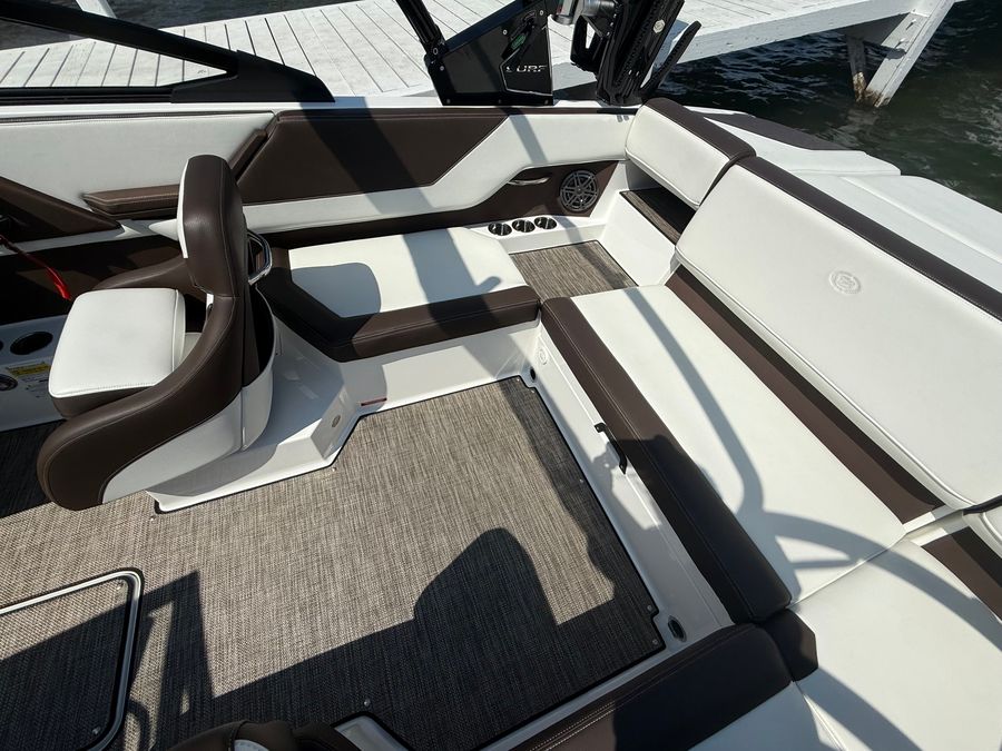 2025 Cobalt CS23 Surf, photo 9 of 16