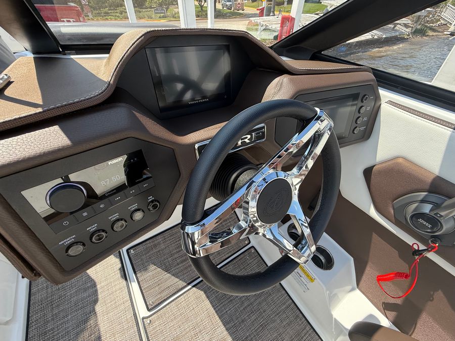 2025 Cobalt CS23 Surf, photo 11 of 16