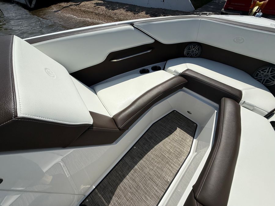 2025 Cobalt CS23 Surf, photo 14 of 16