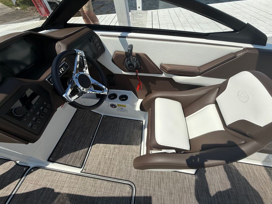 2025 Cobalt CS23 Surf, photo 10 of 16