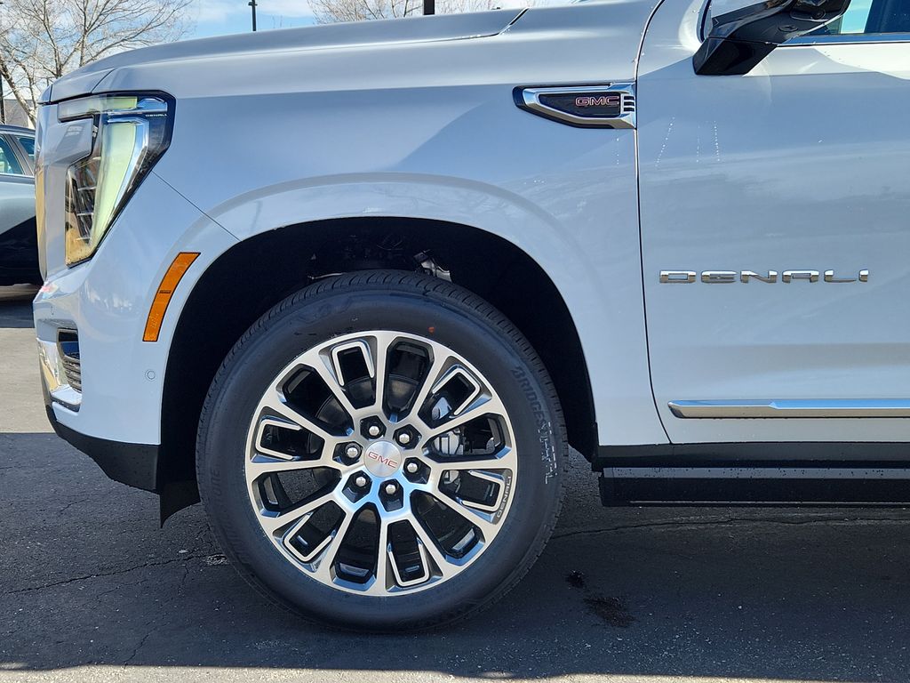 2026 GMC Yukon XL Denali - Photo 6