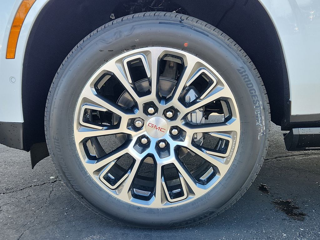 2026 GMC Yukon XL Denali - Photo 7