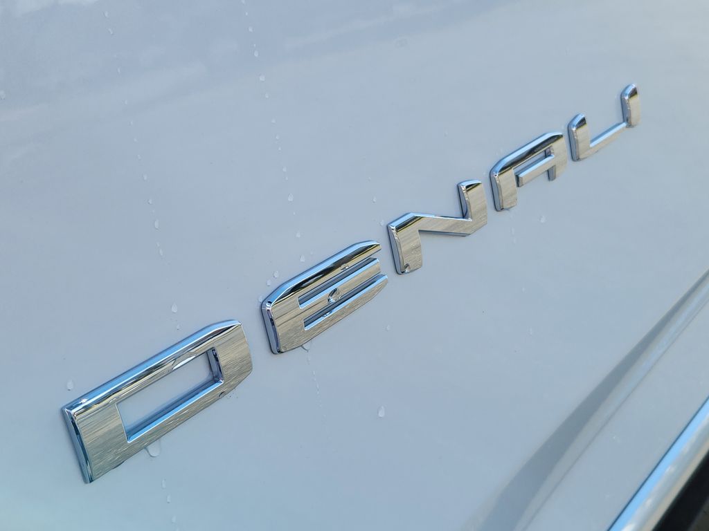 2026 GMC Yukon XL Denali - Photo 8