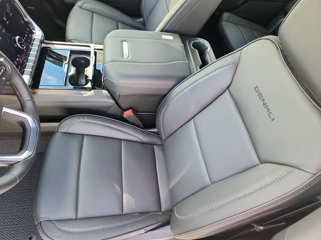 2026 GMC Yukon XL Denali - Photo 9