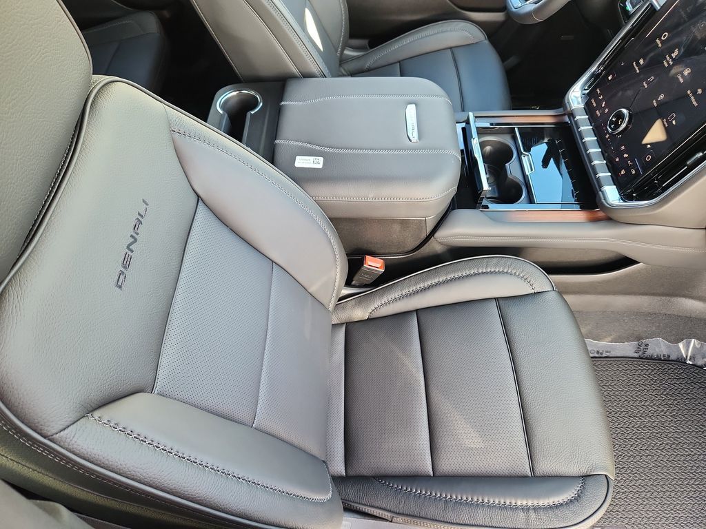 2026 GMC Yukon XL Denali - Photo 10