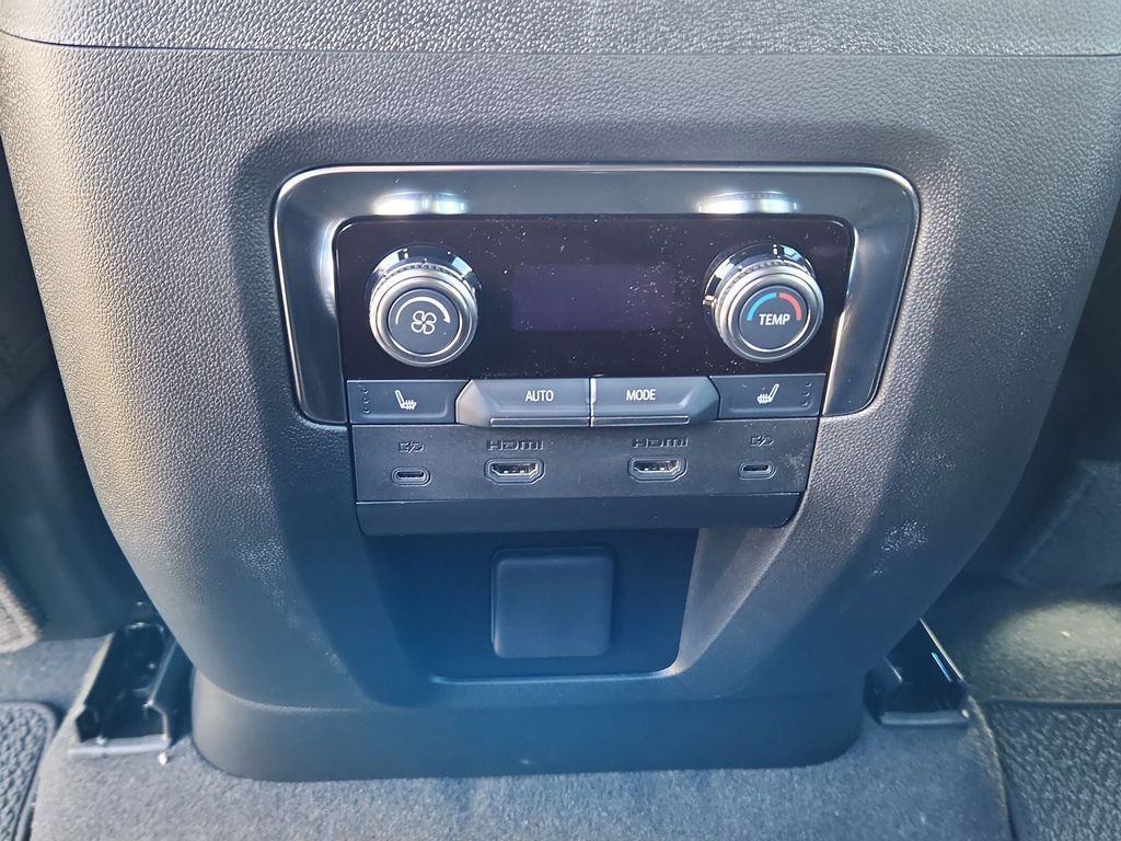 2026 GMC Yukon XL Denali - Photo 16