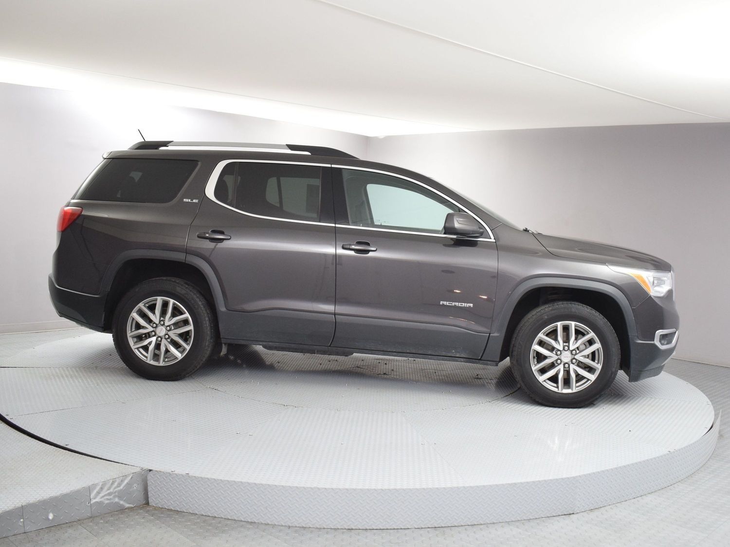 2017 GMC Acadia SLE-2