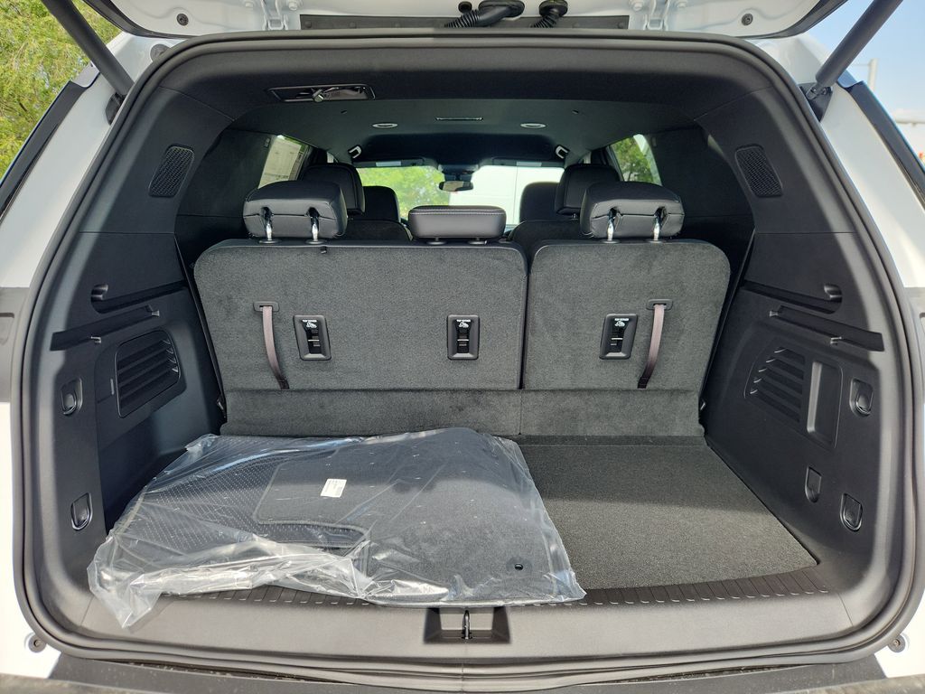 2025 Chevrolet Traverse LT - Photo 11